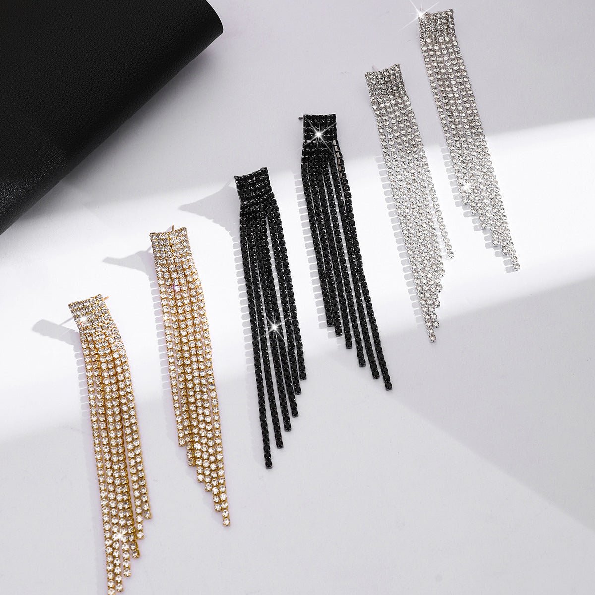 Boucles d'Oreilles Longues Pompons & Griffe Diamants - Noir - Soin & GrâceSoin & GrâceG0109 blackc08cf1204f0663303fe1e4719a7ef911
