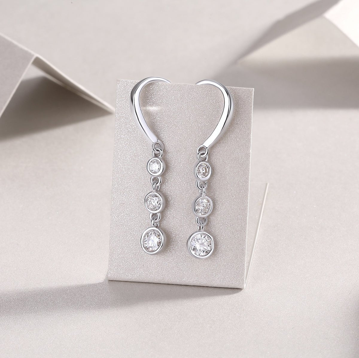 Boucles d'Oreilles Pendantes 3 Pierres Argent S925 Plaqué Platine - Moissanite D-VVS1 - Soin & GrâceSoin & GrâceA pair5a4f63c0817311e9507920516df7bbc3