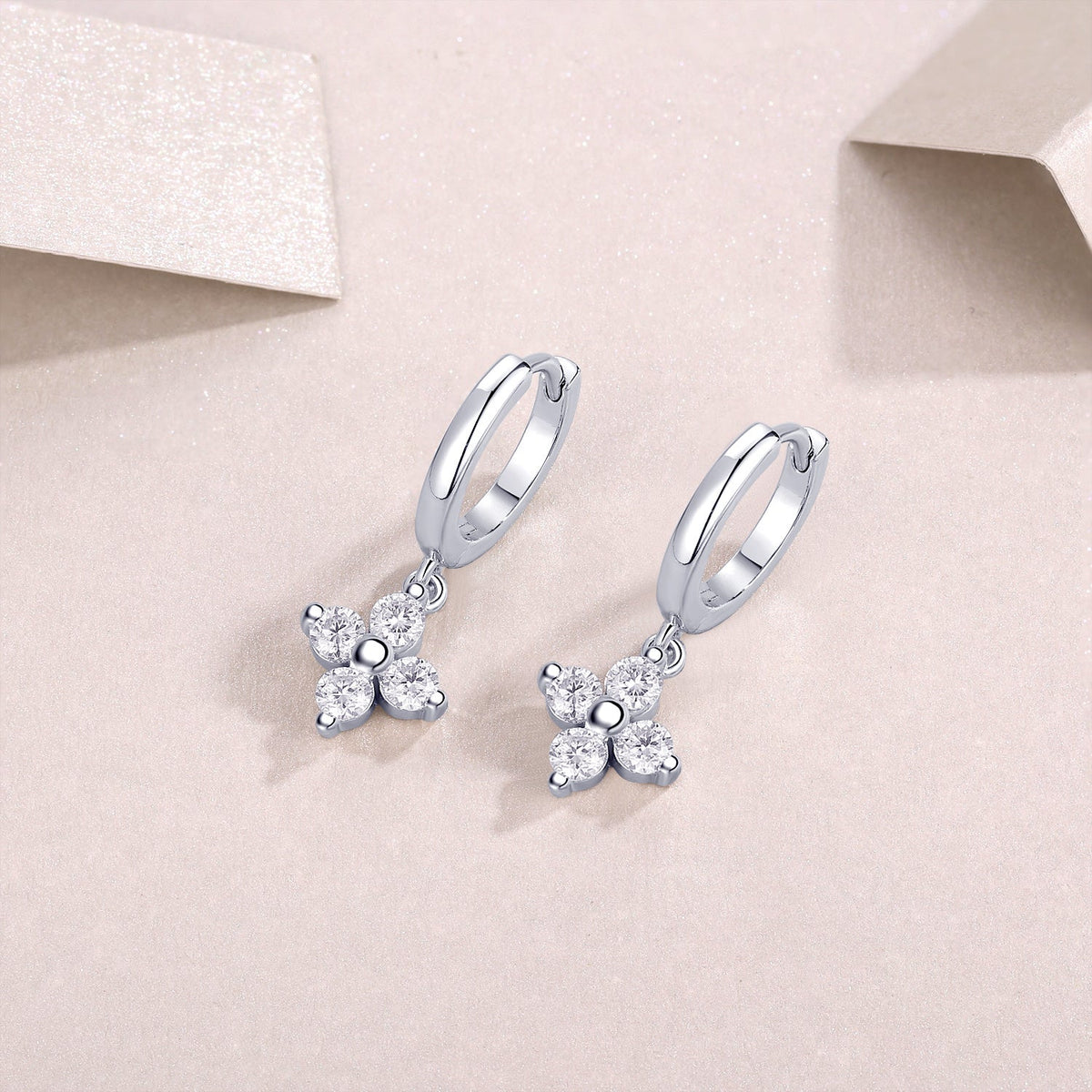 Boucles d'Oreilles Pendantes Trèfle Argent S925 Platiné - Moissanite D-VVS1 - Soin & GrâceSoin & GrâceA pairece4f77268e2e52ab2fa97dfa57e2cd2