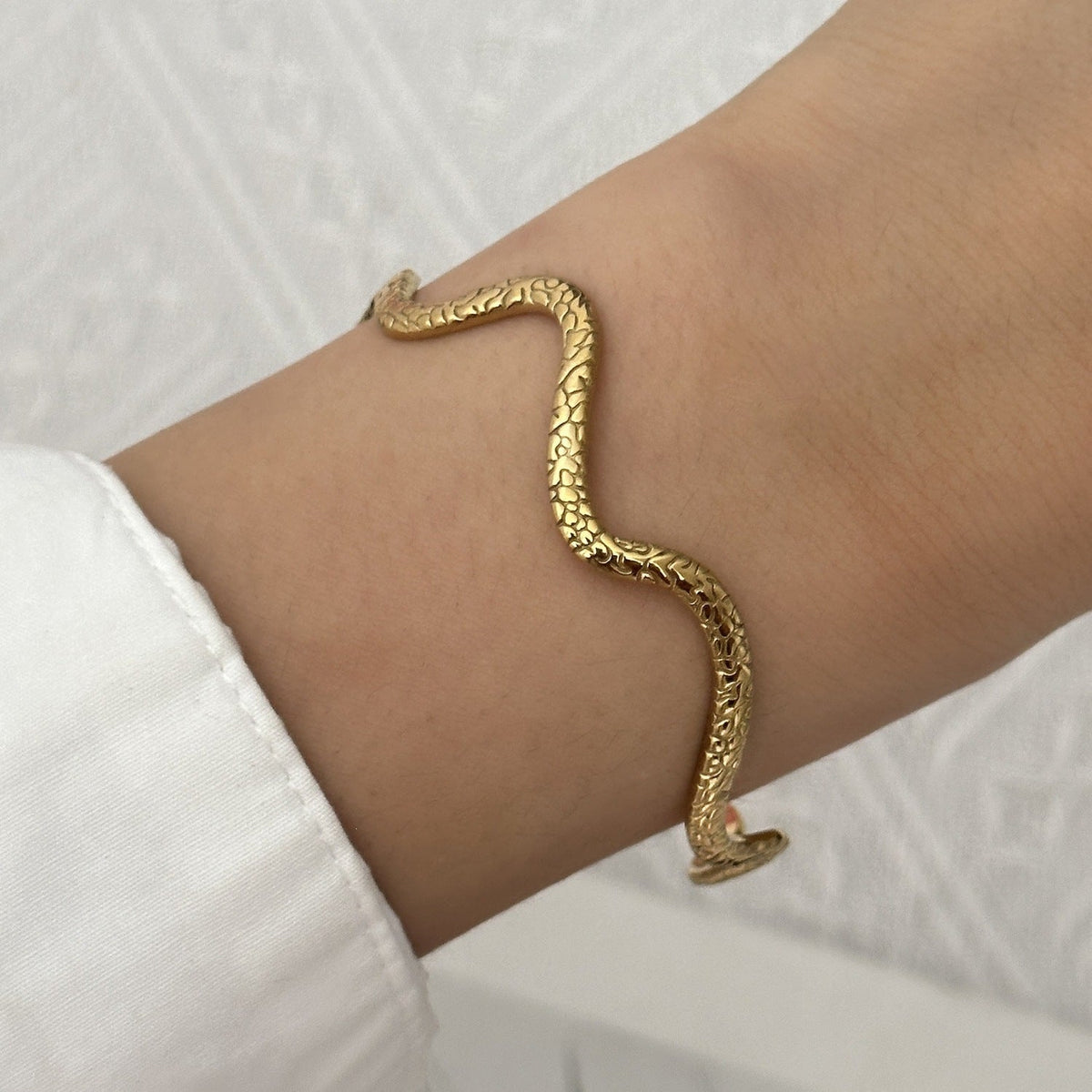 Bracelet Acier Inoxydable Torsadé Motif Serpent - Style Rétro - Soin & GrâceSoin & GrâceBR26Y0313 43c0d12fdc02f1e5b24eeb6f7a1c44144
