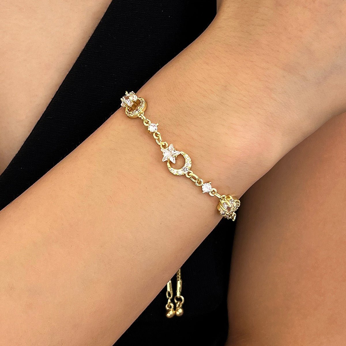 Bracelet Zircon Étoile & Lune avec Pompons - Bijou Céleste - Soin & GrâceSoin & Grâce0214K Gold 0603ffca76440e1d21f8f5a038bef9debef2