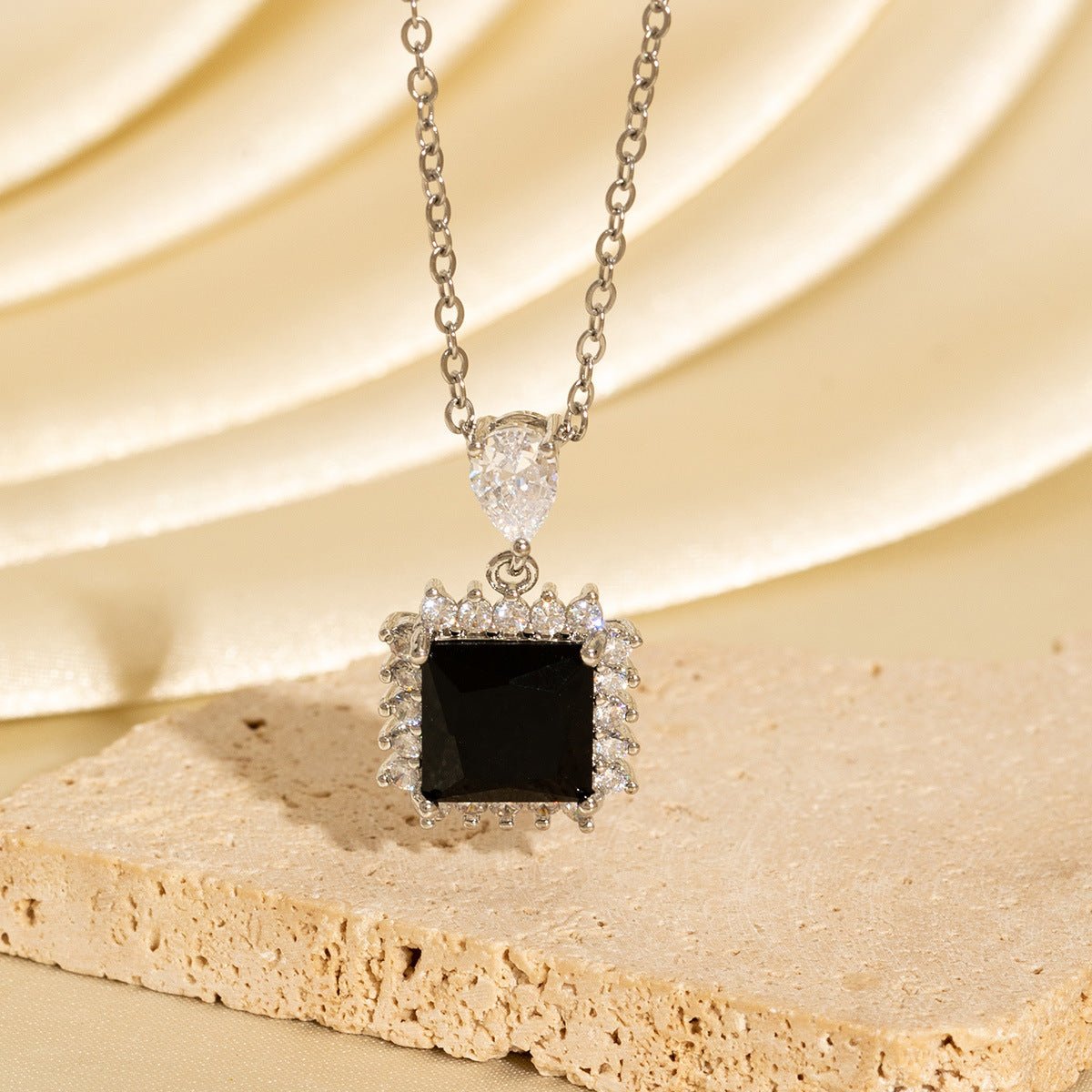 Collier Sautoir Zircon Carré Full Diamant Or 18K - Style Luxe - Soin & GrâceSoin & GrâceNE 0132 SQ ST0418K78bec3ca4fa92ff6b688f1e2802631e