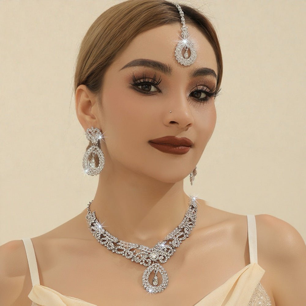 Parure de Mariage 3 Pièces - Collier, Boucles d'Oreilles & Tikka Doré Strass - Soin & GrâceSoin & GrâceStyle 2b3eaee9ca01eb7d7d029642ab19394c3